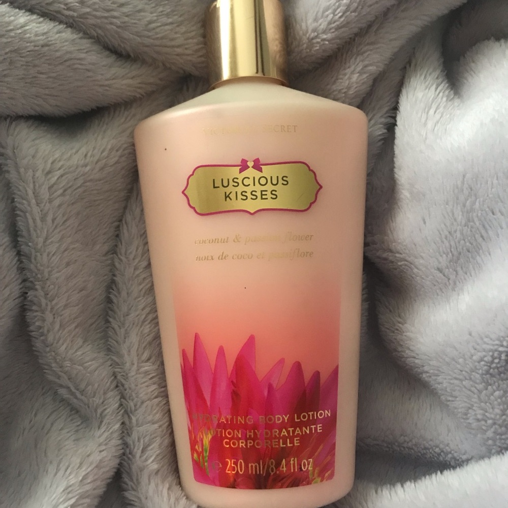 Victorias Secret Luscious Kisses Body Lotion